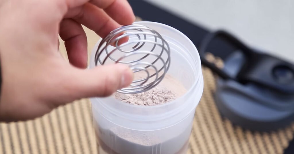How to use a blender bottle